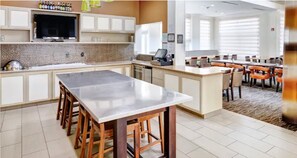 Bar (on property) - Hilton Garden Inn Portland Airport (Portland)