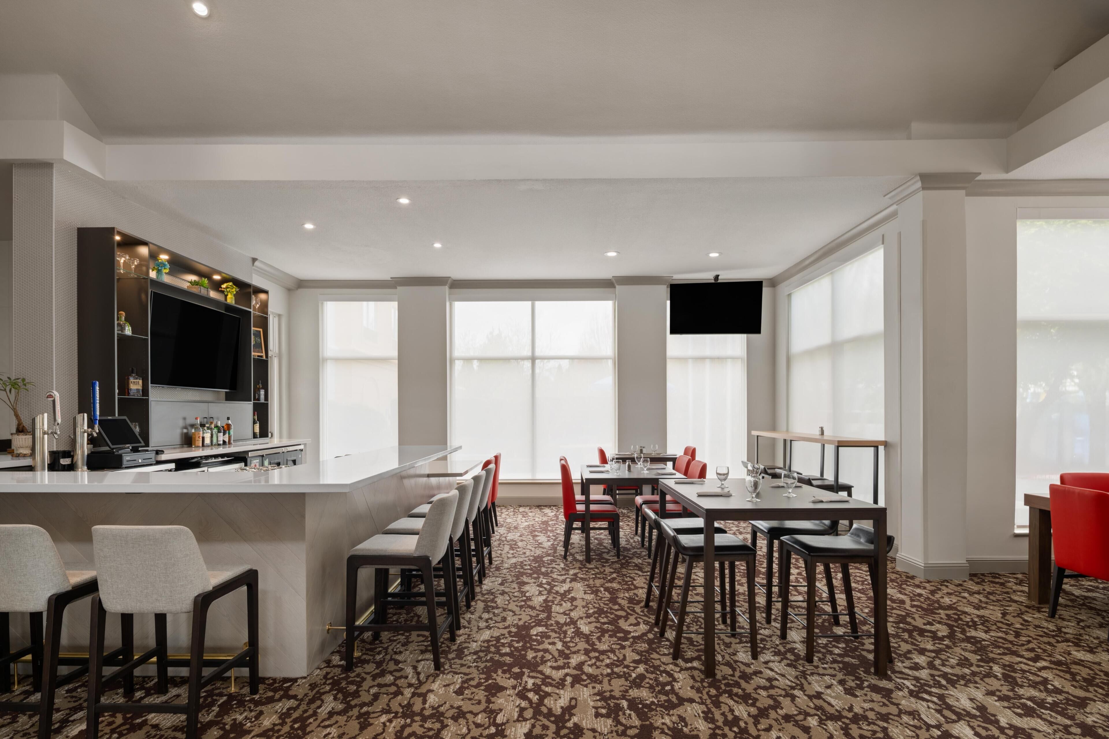 Photo - Hilton Garden Inn Portland Airport