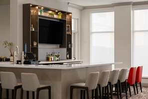 Bar (on property) - Hilton Garden Inn Portland Airport (Portland)