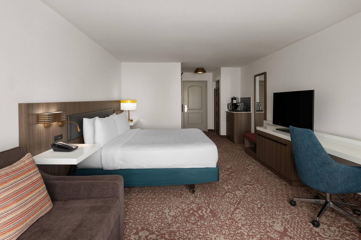 In-room safe, iron/ironing board, free cots/infant beds