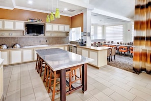 Breakfast and dinner served - Hilton Garden Inn Portland Airport (Portland)