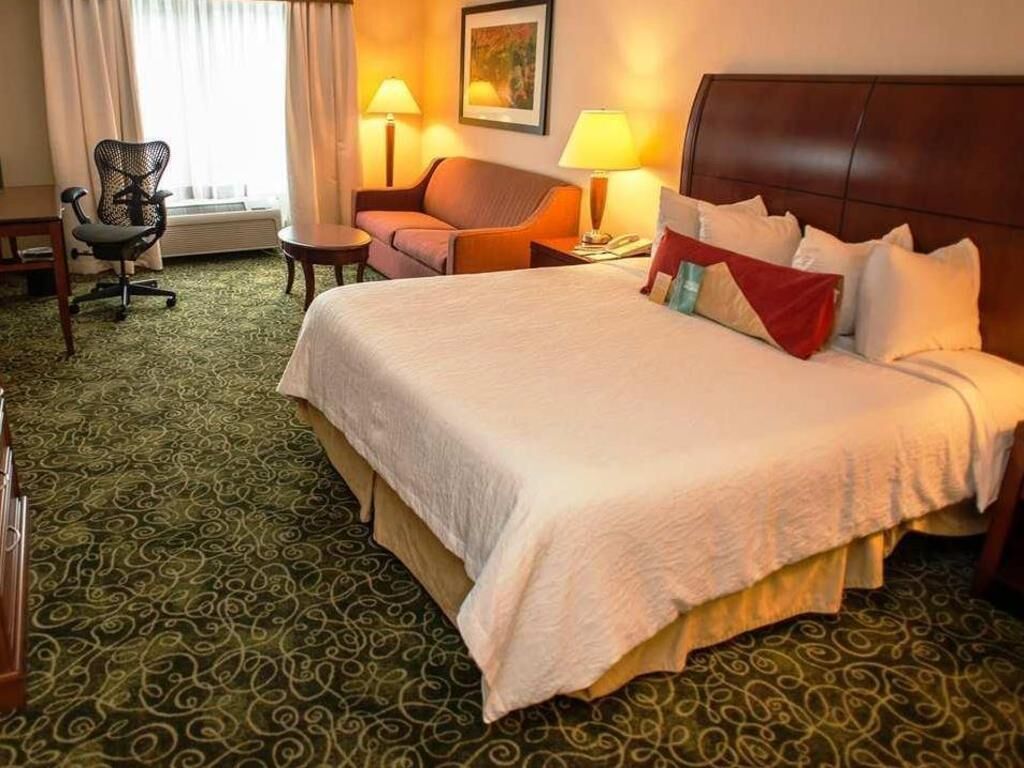 Safe på rommet, strykejern/-brett og barnesenger (inkludert)