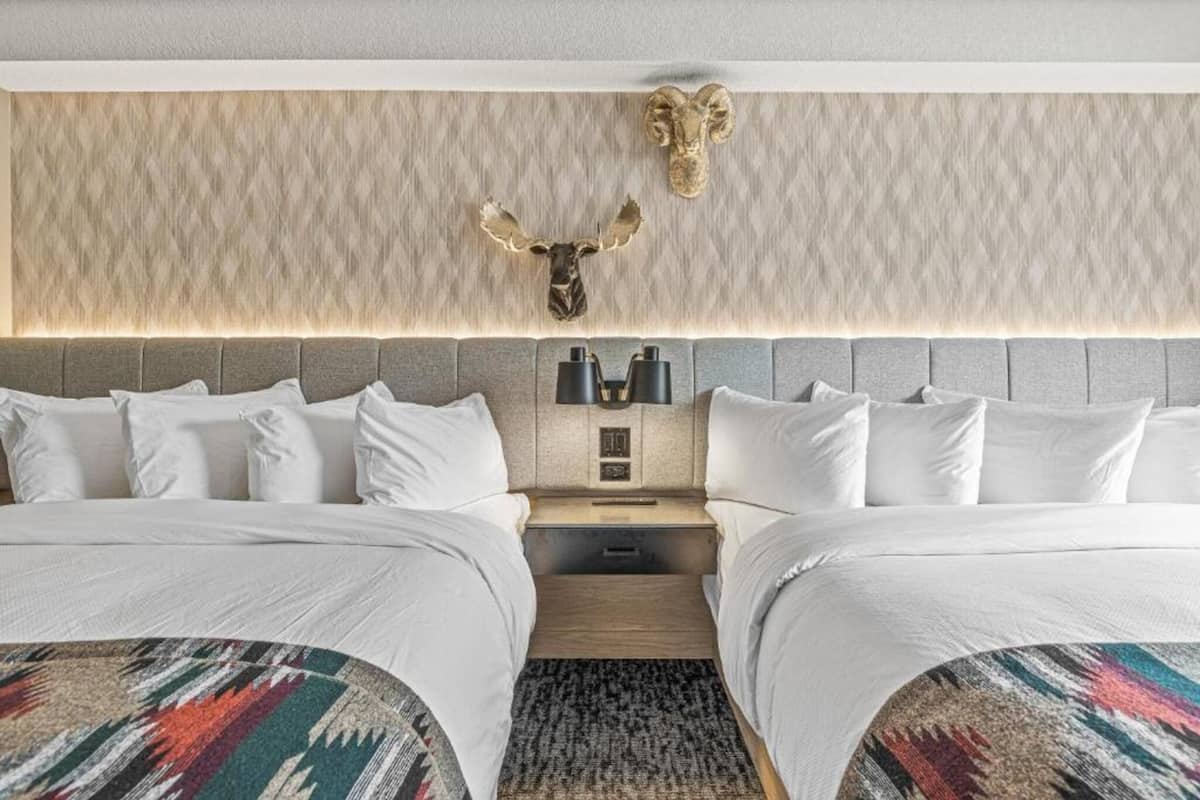 Premium bedding, in-room safe, desk, blackout drapes