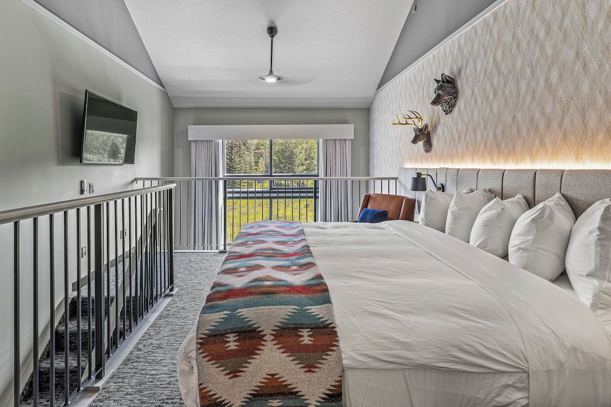 1 bedroom, premium bedding, in-room safe, desk