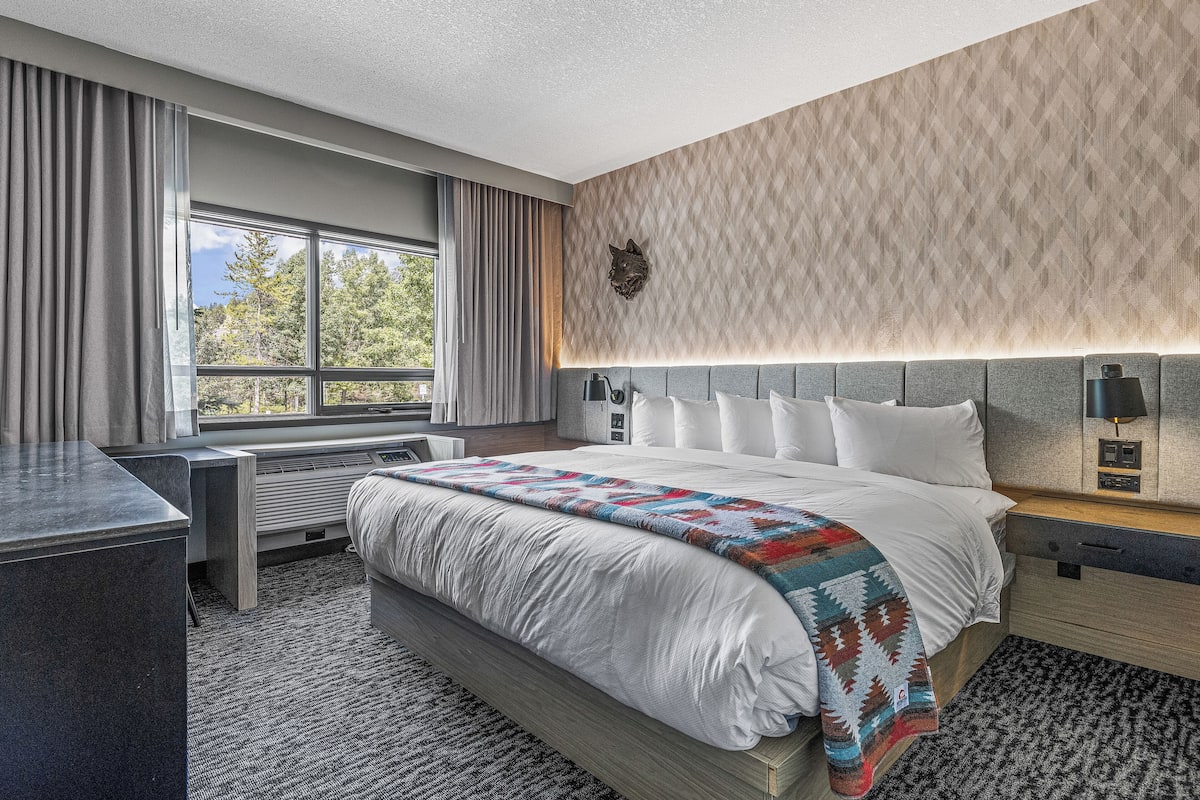 1 bedroom, premium bedding, in-room safe, desk