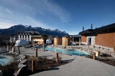Everwild Canmore - Nordic Spa & Hotel