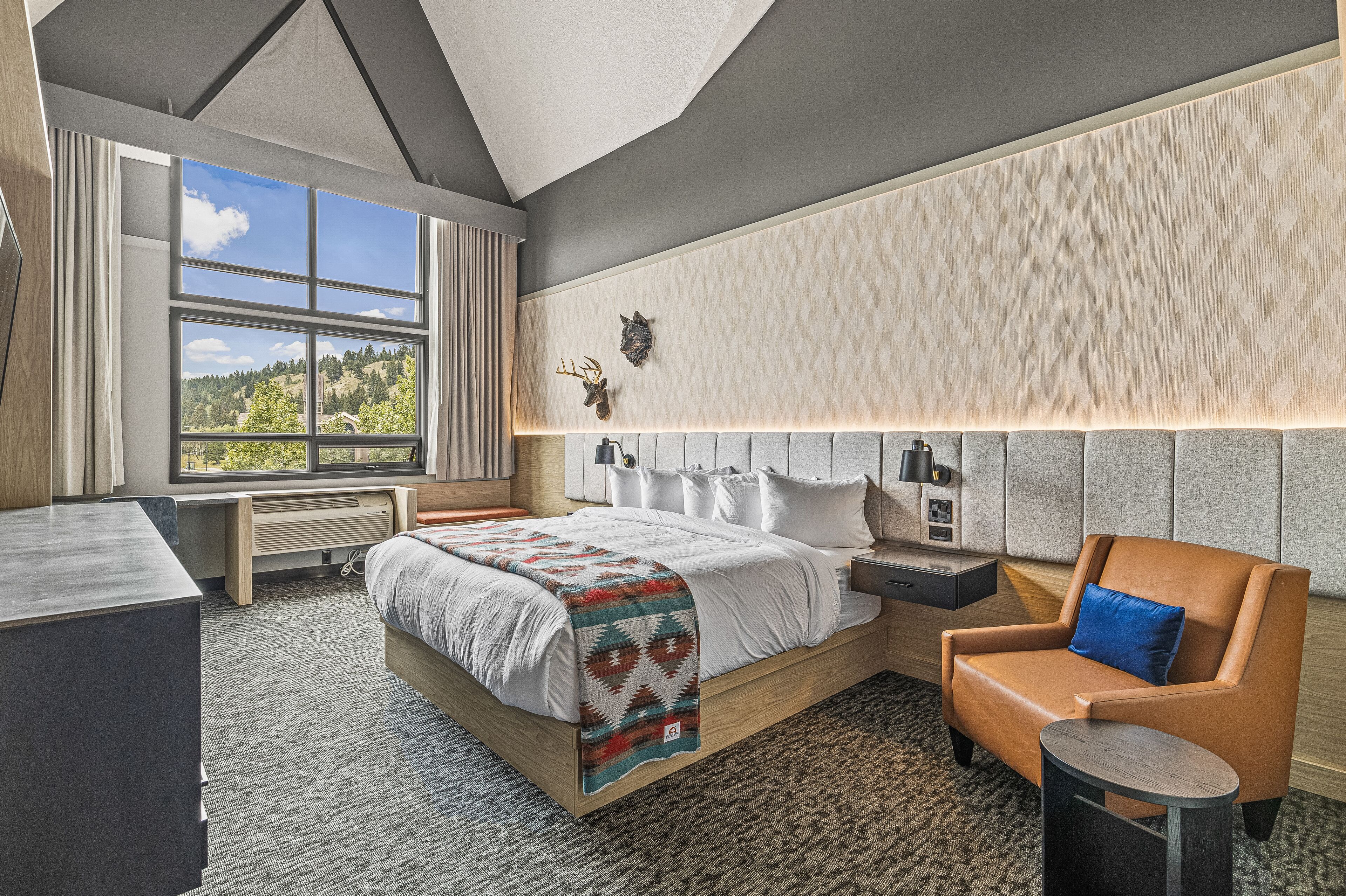 Premium bedding, in-room safe, desk, blackout drapes