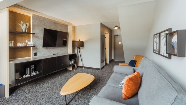 Loft, 1 très grand lit et 1 canapé-lit (Suite No Pets) | Coin séjour
