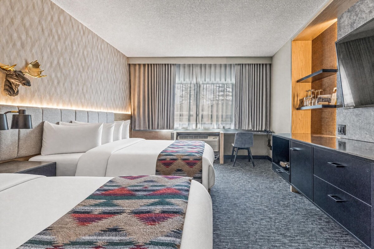 Premium bedding, in-room safe, desk, blackout drapes