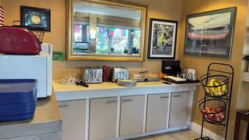 Free daily continental breakfast