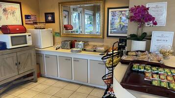 Sudah termasuk sarapan ala kontinental setiap hari