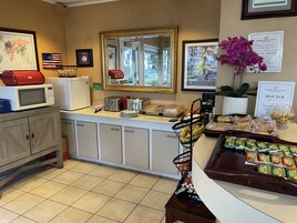 Free daily continental breakfast