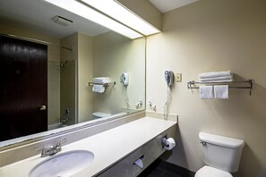 Kostenlose Toilettenartikel, Haartrockner, Handtücher