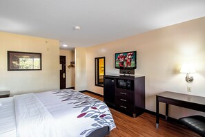 Desk, iron/ironing board, free cots/infant beds, free WiFi - Red Roof Inn San Marcos (San Marcos)
