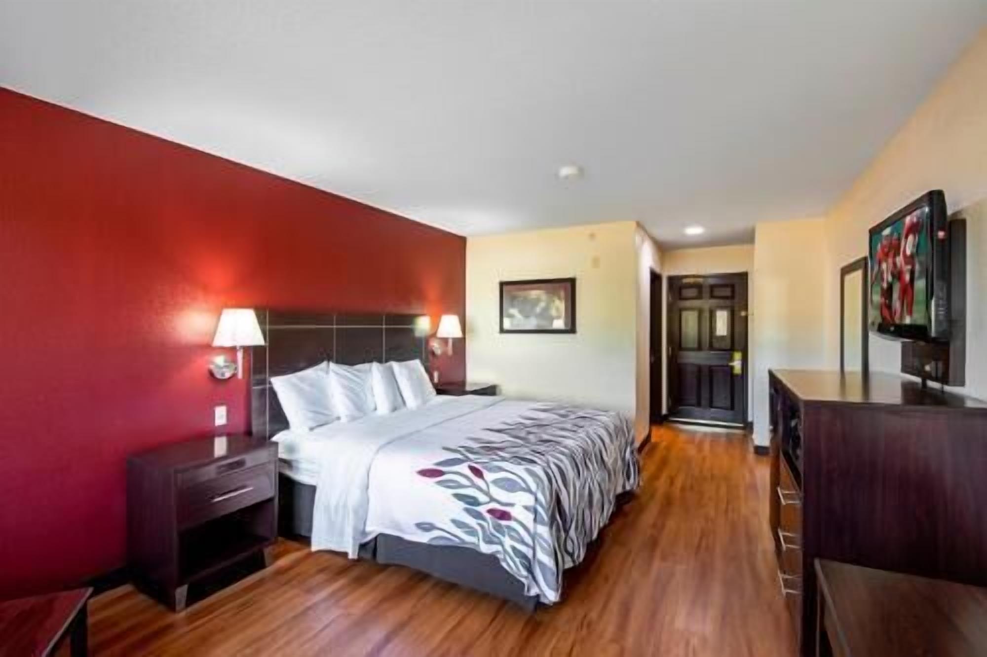 Desk, iron/ironing board, free cots/infant beds, free WiFi
