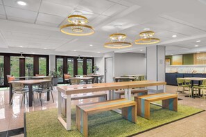 Lobby - Spark by Hilton Winchester (Winchester)