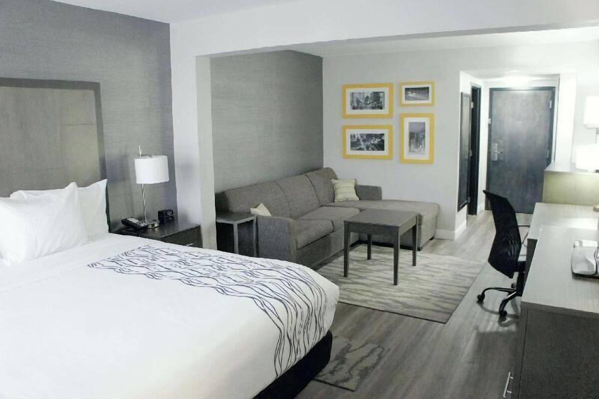 Egyptian cotton sheets, premium bedding, down comforters, pillowtop beds