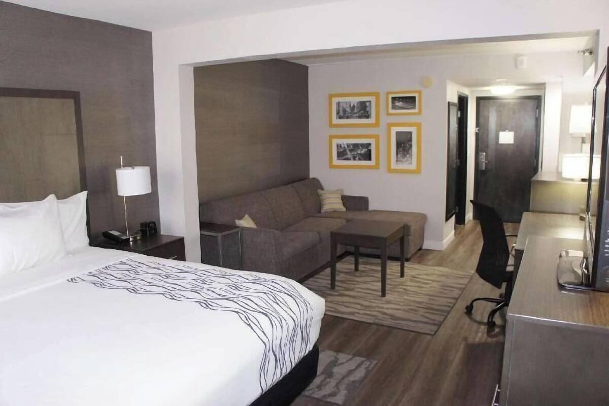 Egyptian cotton sheets, premium bedding, down comforters, pillowtop beds