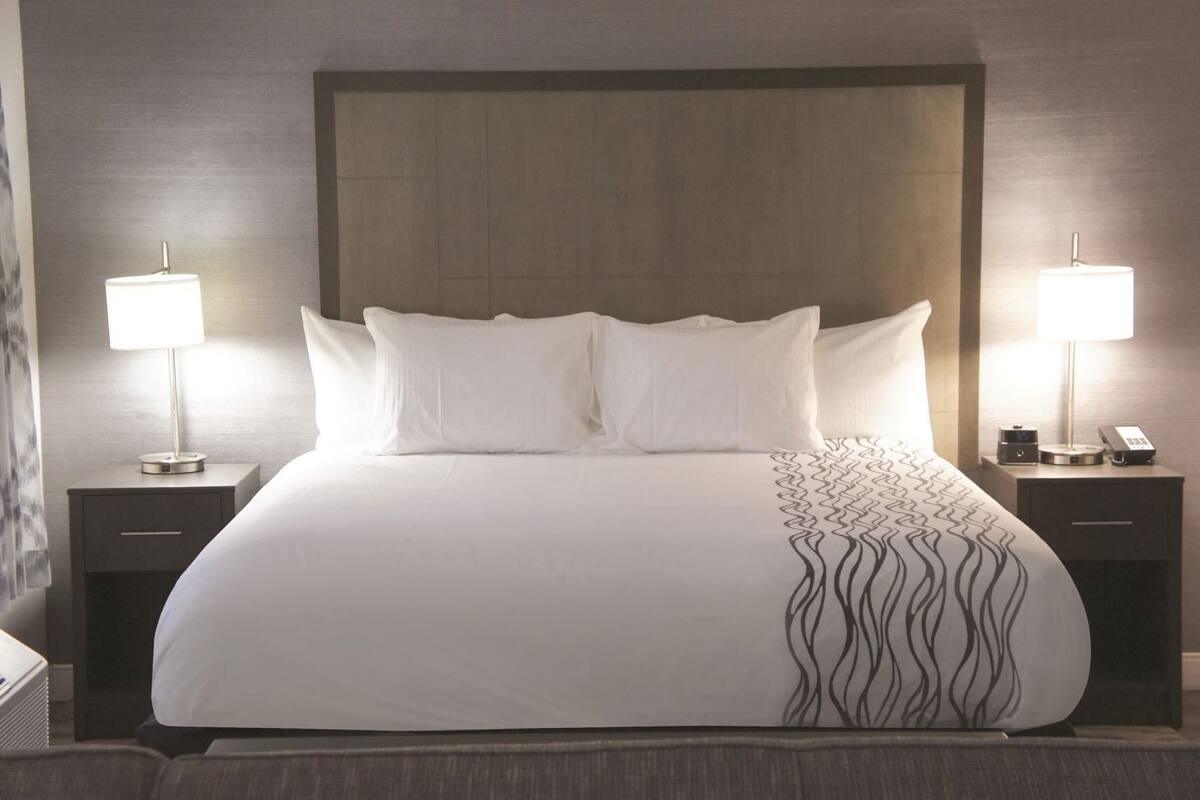 Egyptian cotton sheets, premium bedding, down comforters, pillowtop beds