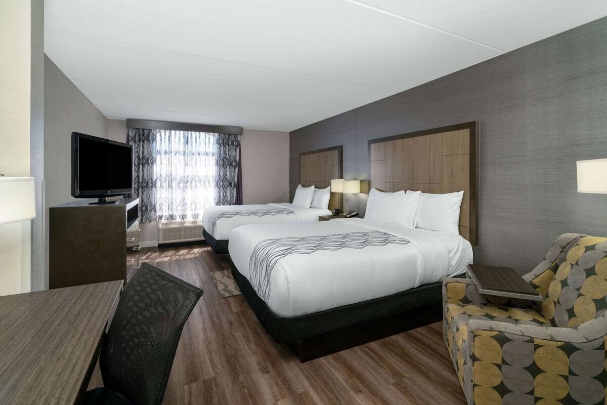 Egyptian cotton sheets, premium bedding, down comforters, pillowtop beds