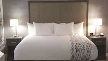 Superior Room, 1 King Bed, Non Smoking (Deluxe Executive Room) | Egyptian cotton sheets, premium bedding, down comforters, pillowtop beds