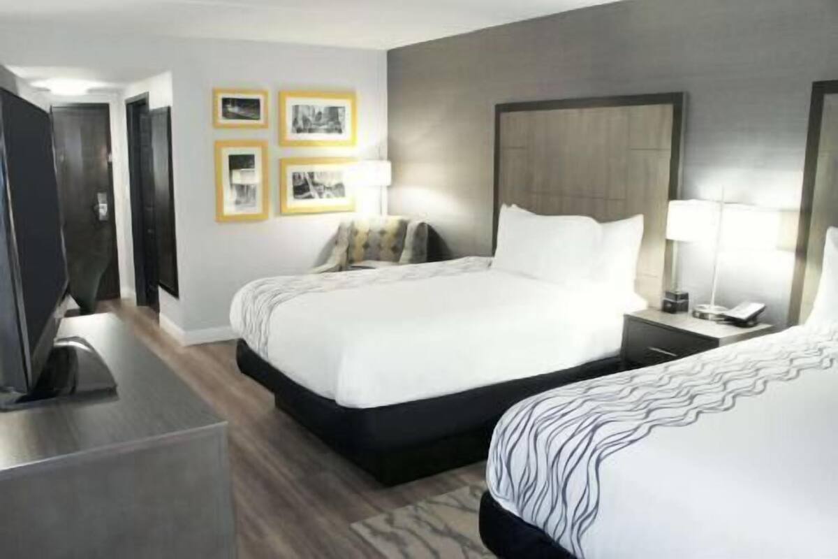 Egyptian cotton sheets, premium bedding, down comforters, pillowtop beds