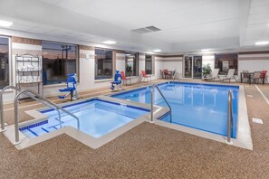 Indoor pool, pool loungers - Wingate by Wyndham - Joliet (Joliet)