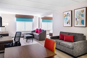 Caja de seguridad en la habitación y escritorio