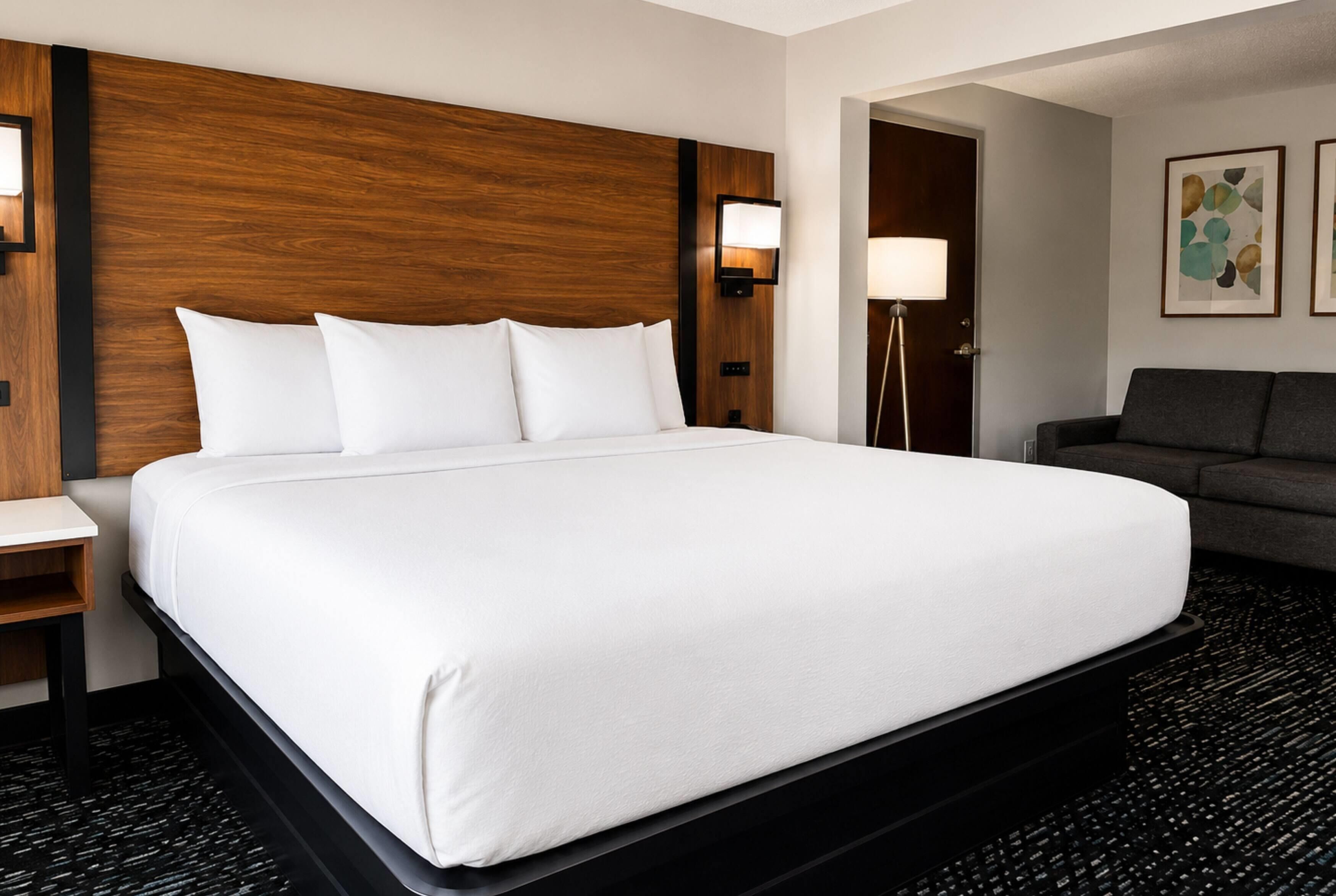 Suite, 1 King Bed, Non Smoking