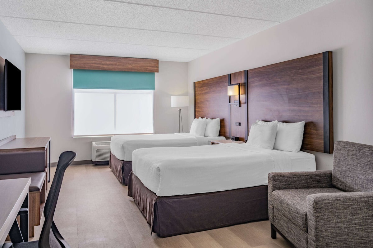 In-room safe, desk, laptop workspace, iron/ironing board