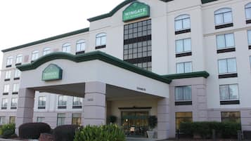 Vista frontal de la propiedad