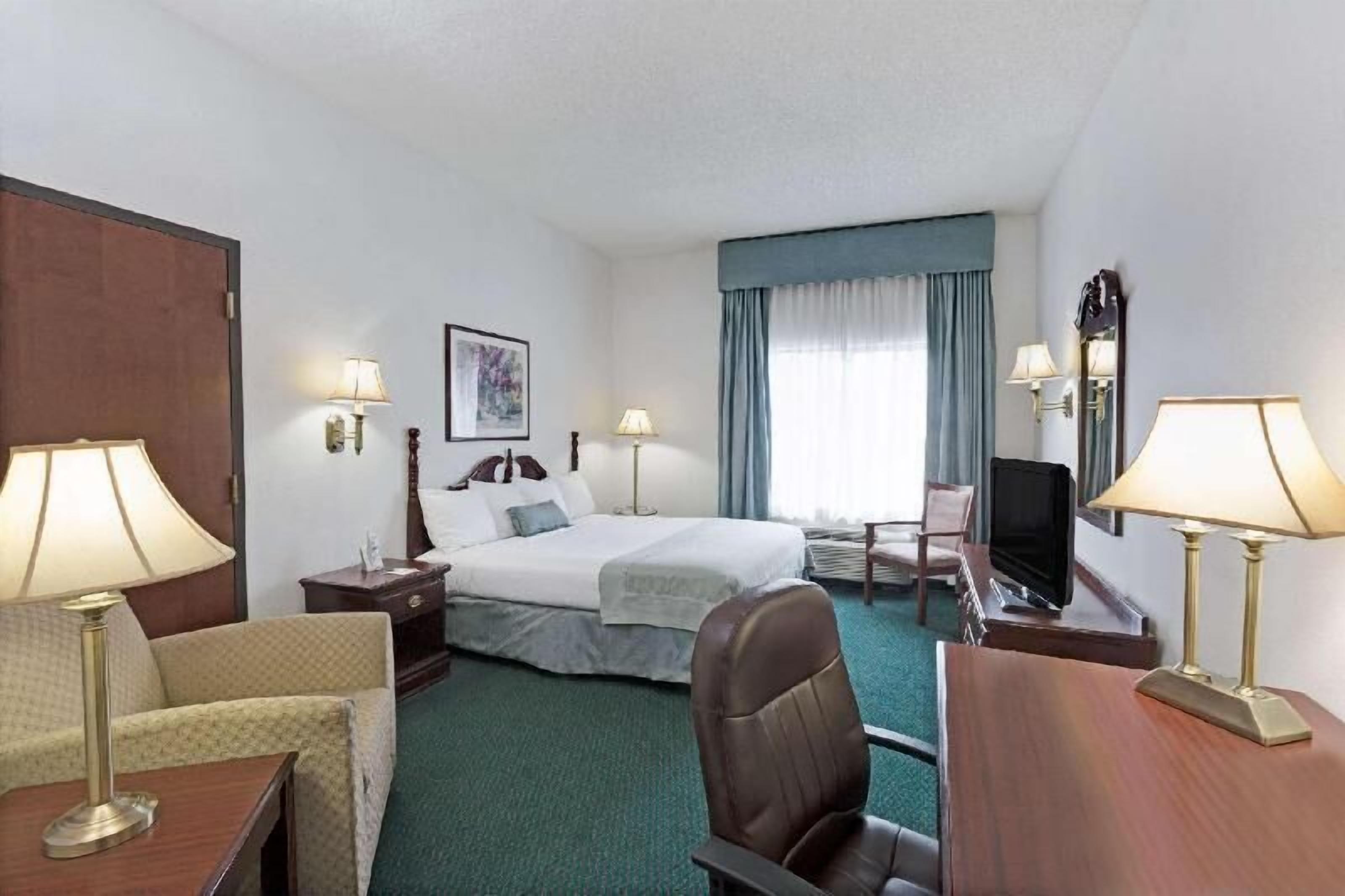In-room safe, desk, laptop workspace, iron/ironing board