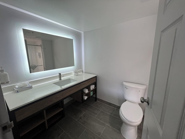 Suite, 1 King Bed, Non Smoking | Bathroom