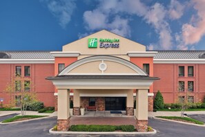 A Holiday Inn Express building with a brick facade, a central entrance with a canopy, and a clear sky. - Holiday Inn Express & Suites Nashville - Brentwood I-65 by IHG (Brentwood)