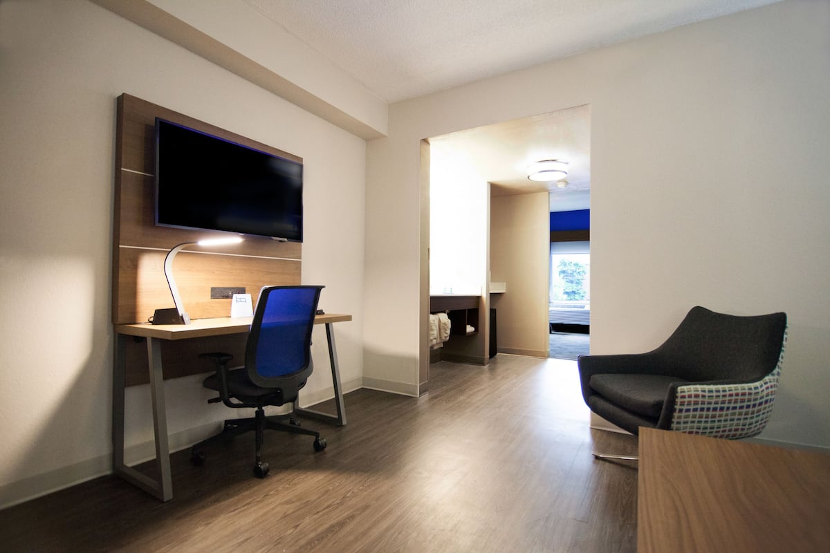 1 bedroom, in-room safe, desk, laptop workspace