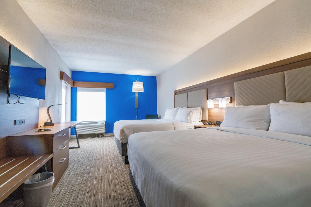 In-room safe, desk, laptop workspace, iron/ironing board