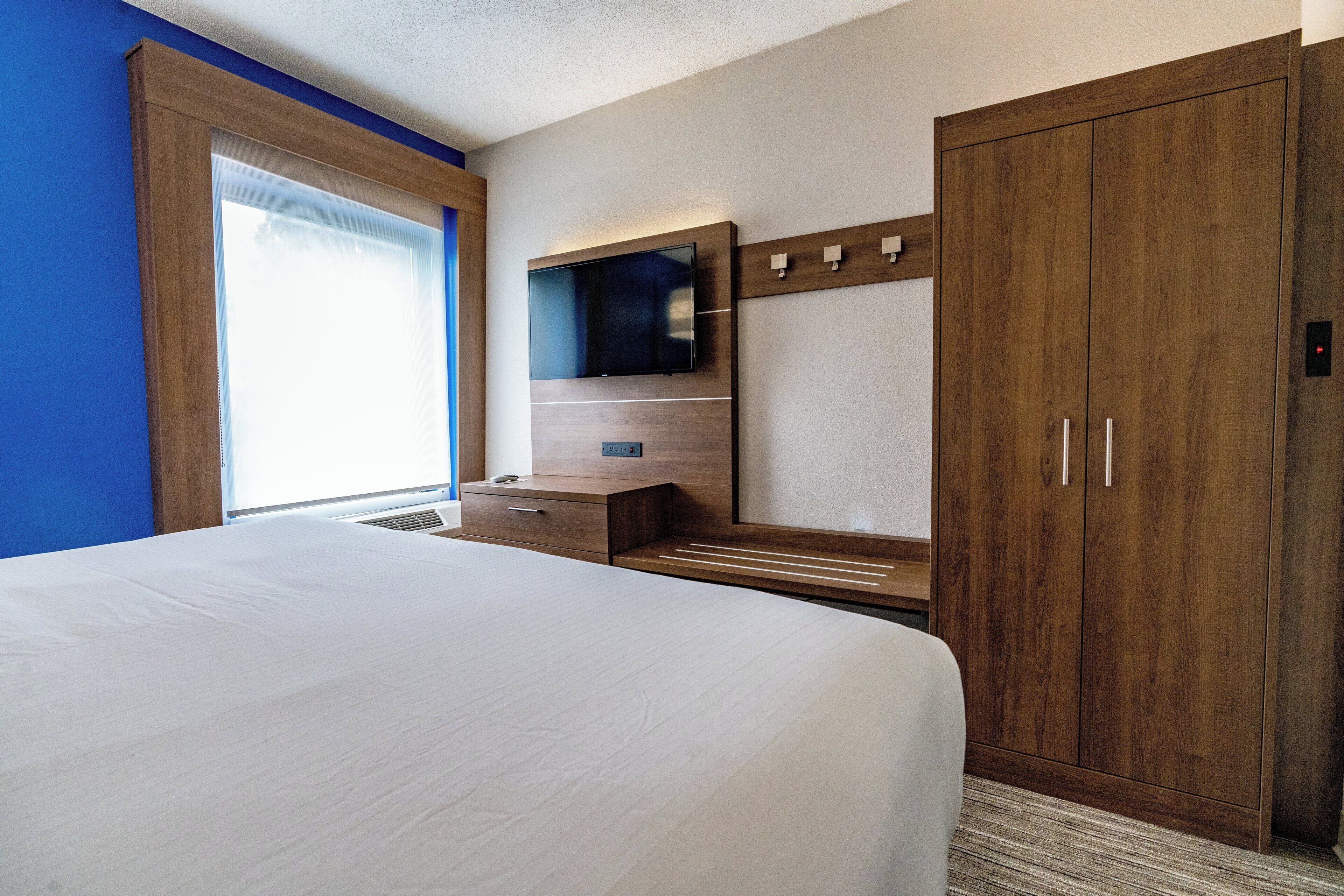 In-room safe, desk, laptop workspace, iron/ironing board
