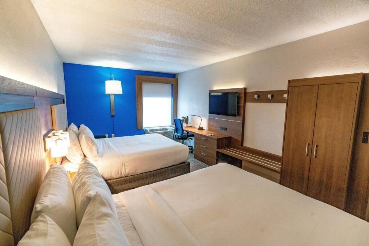 In-room safe, desk, laptop workspace, iron/ironing board