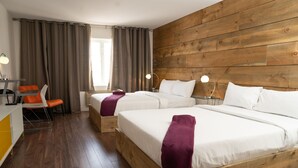 A hotel room with two beds, wooden headboard, a desk with a chair, and a window with curtains. - Hôtel Énergie Shawinigan (Shawinigan)