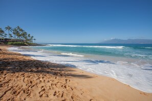 Am Strand, weißer Sandstrand