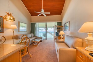 1 Bedroom Beach Apartment | Living room