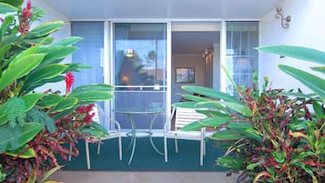 Basic Studio, Kitchenette, Garden/Poolside View (No Ocean View) | Terrace/patio