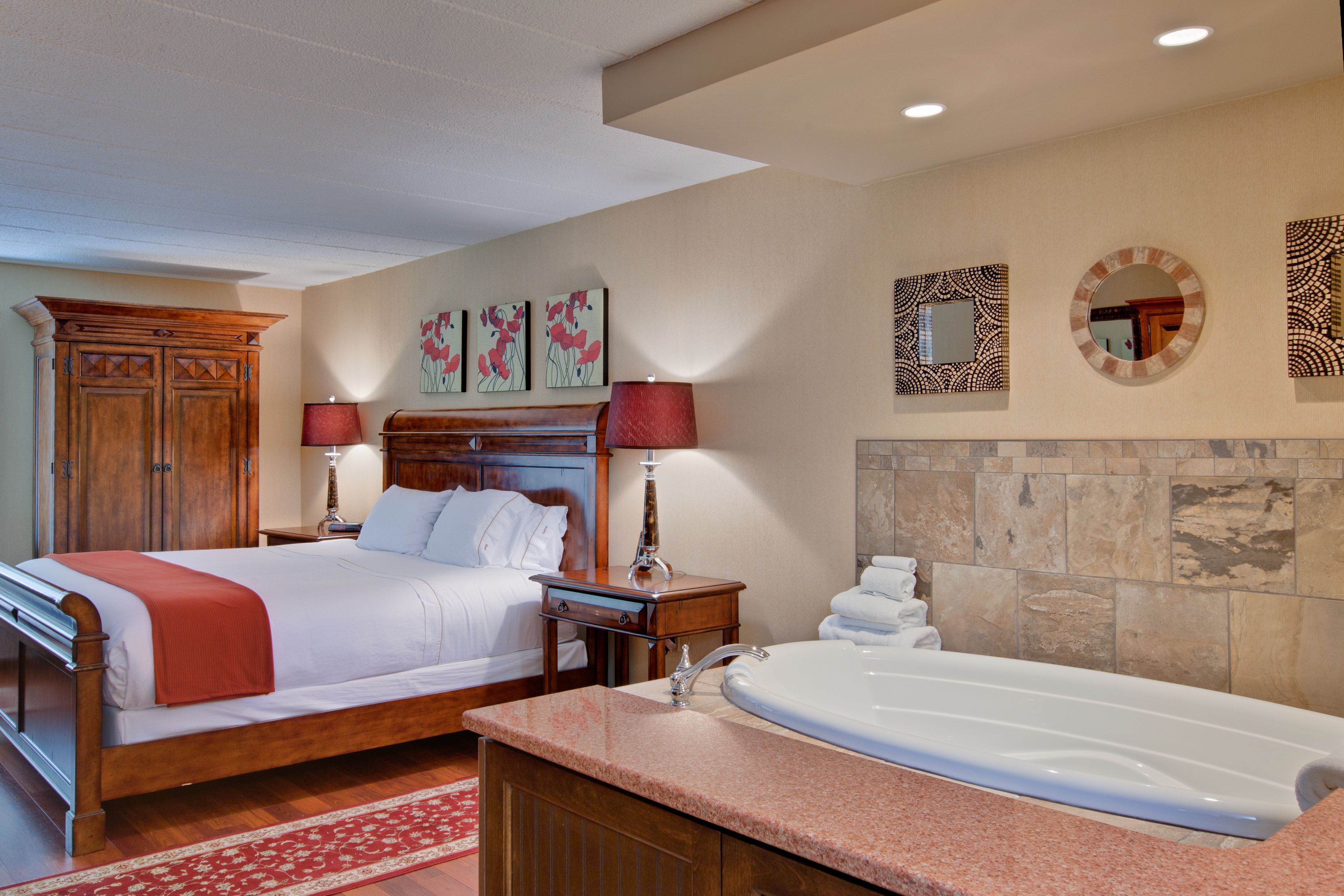 Phòng Tiêu chuẩn, 1 giường cỡ king, bồn tắm thủy lực | Két bảo mật tại phòng, bàn, bàn ủi/dụng cụ ủi quần áo 