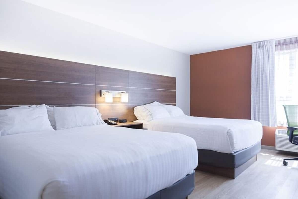 1 bedroom, in-room safe, desk, iron/ironing board