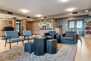 Lobby - Quality Inn & Suites Oakville (Oakville)
