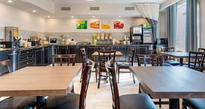 Quality Inn & Suites Oakville