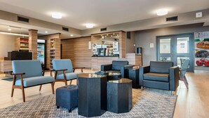 Lobby - Quality Inn & Suites Oakville (Oakville)