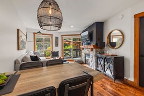 #107 Lost Lake 1 Bedroom | Living area | 40-inch flat-screen TV with cable channels, fireplace