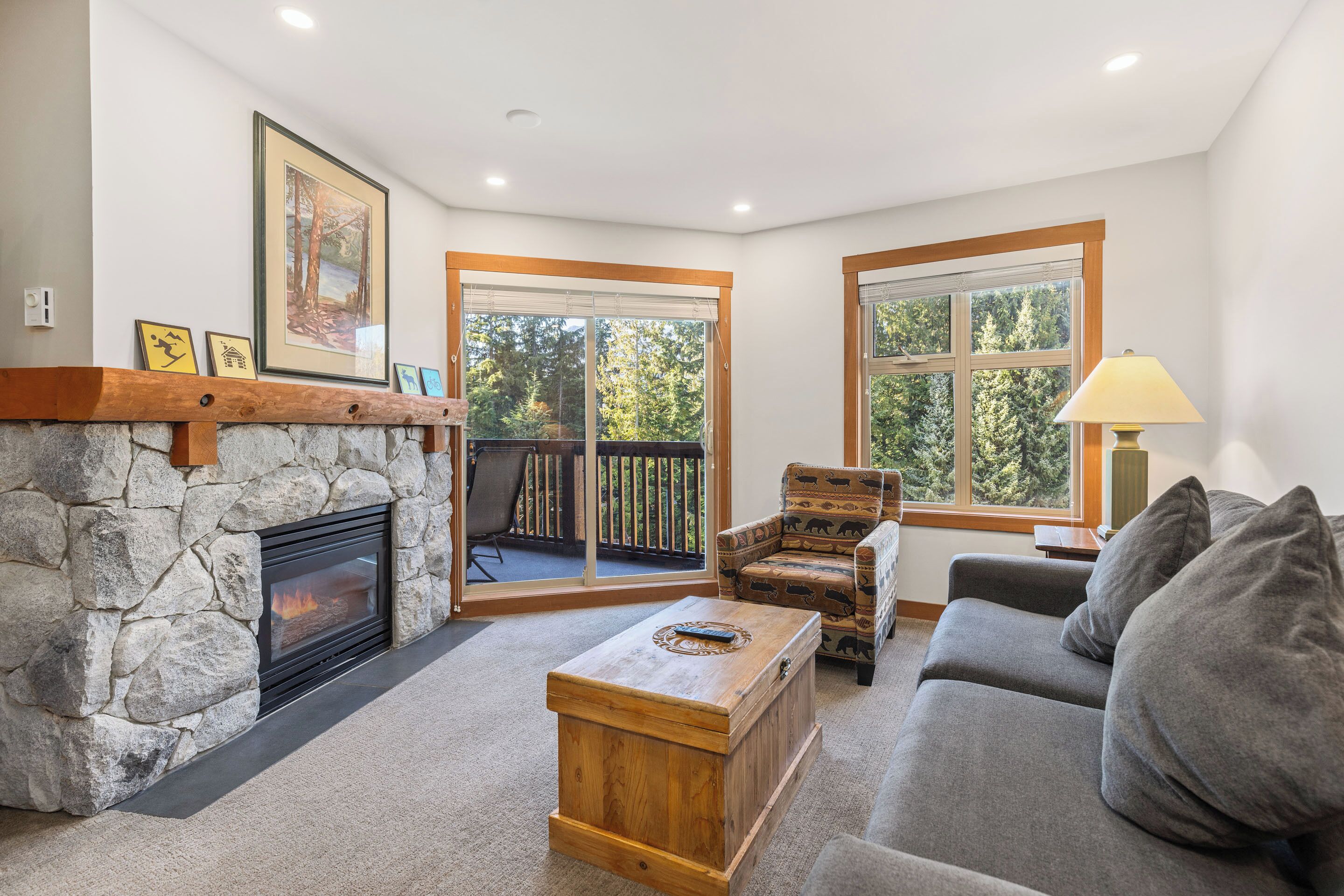 40-inch flat-screen TV with cable channels, fireplace