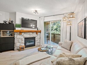 40-inch flat-screen TV with cable channels, fireplace